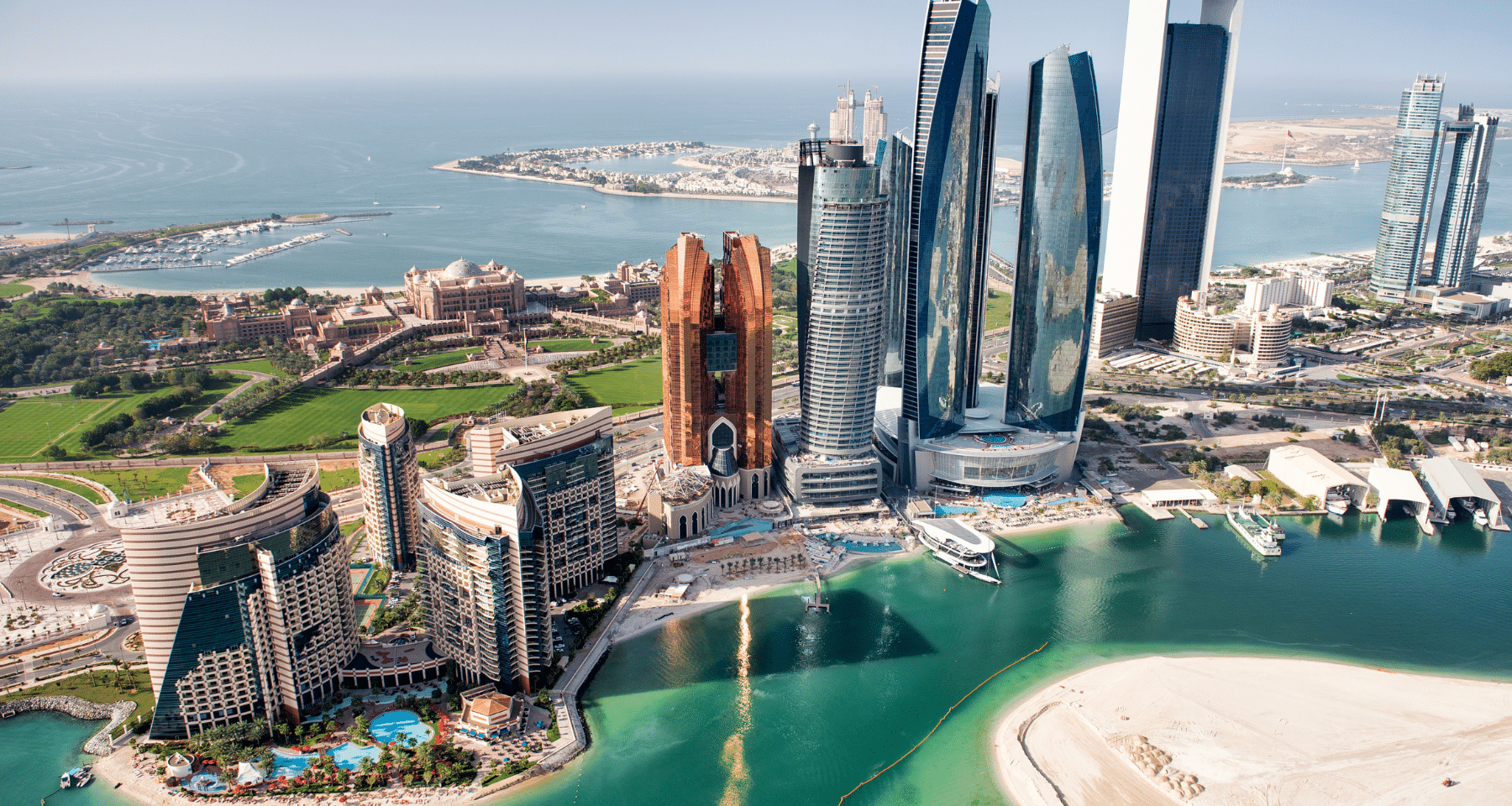 Fondo Sovrano di Abu Dhabi compra 436 milioni di dollari in BITCOIN. Magia di BlackRock e Larry Fink