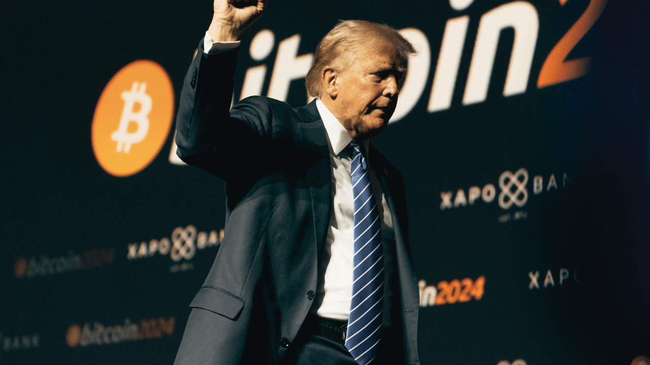 Donald Trump rinuncia al suo ETF Bitcoin. Chiesto a SEC annullamento domanda. Dietro front del presidente