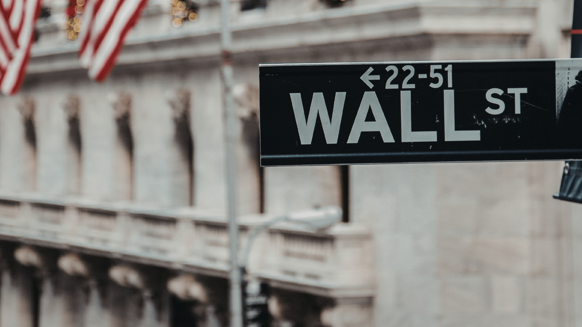 Shock da Wall Street: in un giorno via 700 milioni di dollari dalle crypto. Prezzi tengono. Solana ok