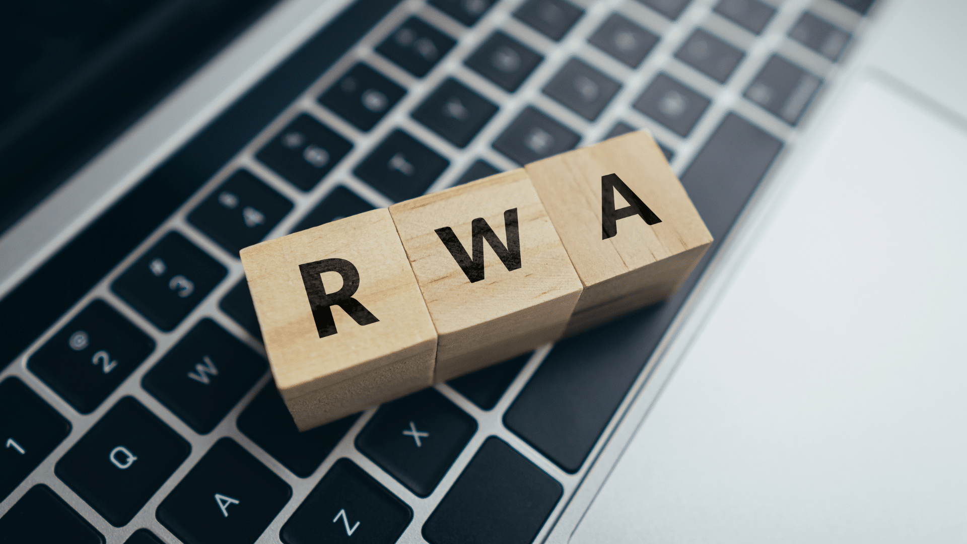 I Treasury RWA perdono appeal, mentre Robinhood porta 1,2 milioni di holder sulle azioni tokenizzate