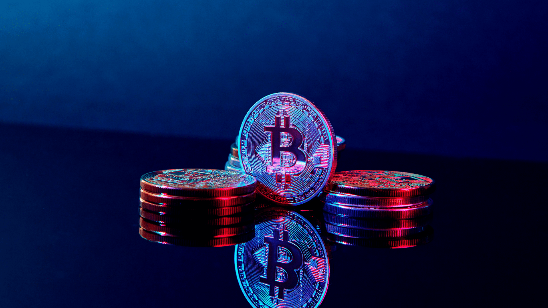 BlackRock e Fidelity contro ARK: gli ETF Bitcoin chiudono in positivo in attesa di segnali dal Senato