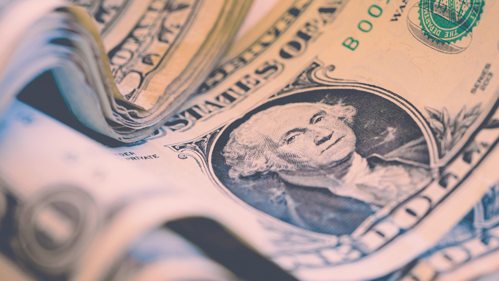Il dollaro USA non sarà più riserva mondiale? Fed invita alla calma, nonostante i numeri gli diano torto
