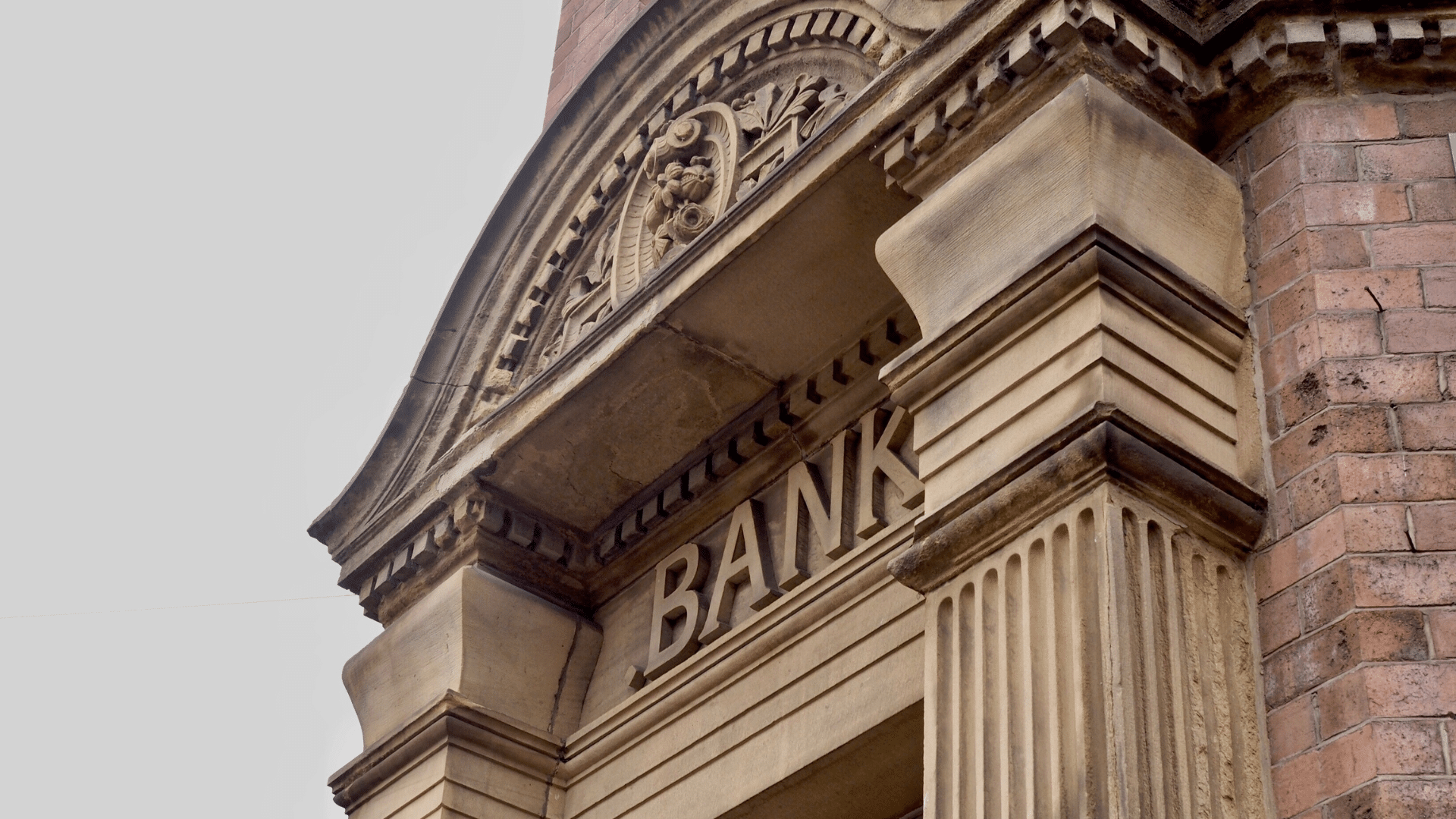 JPMorgan apre le trimestrali USA mentre le banche italiane arretrano: cosa succede a Piazza Affari