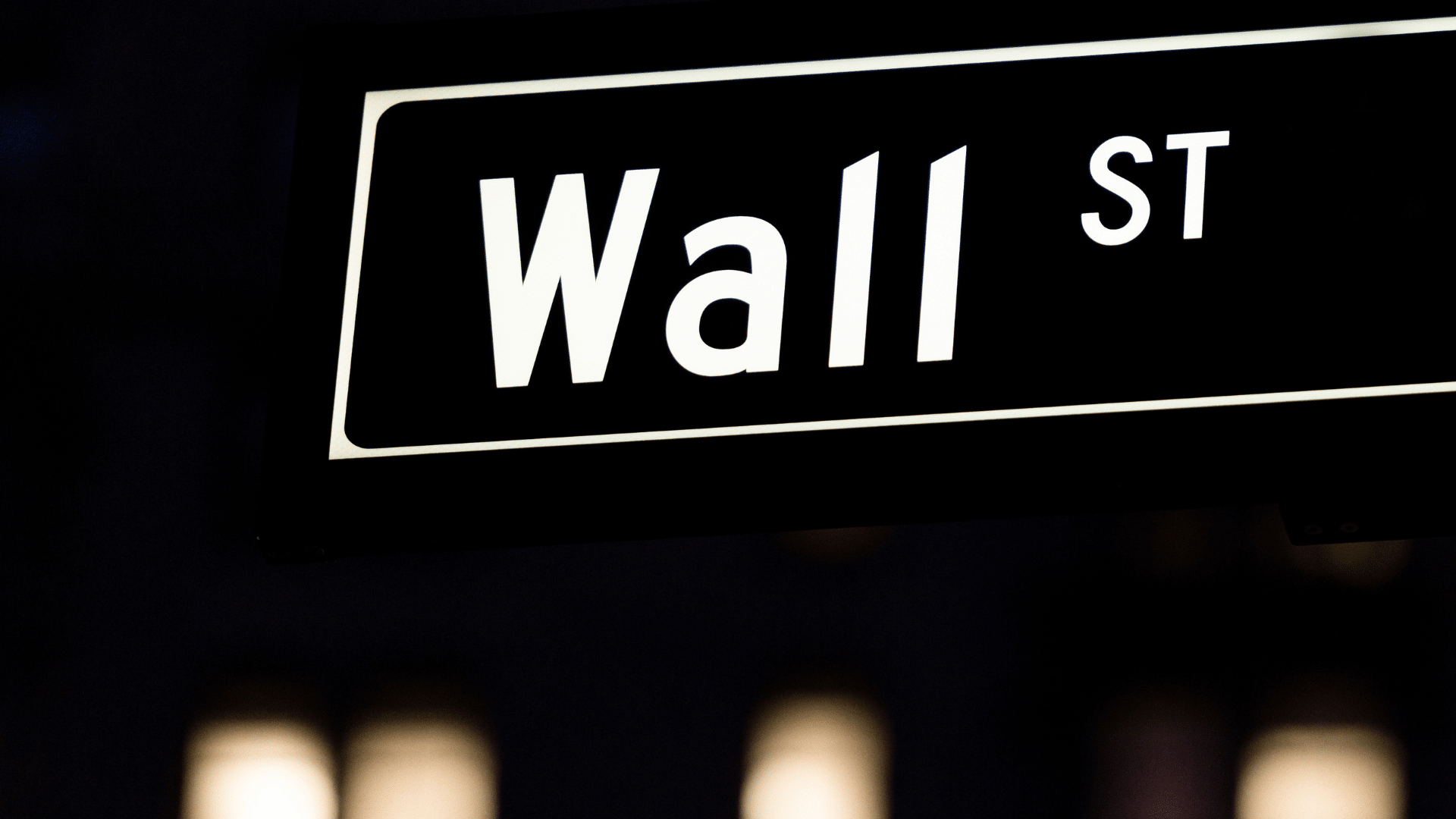 BlackRock cambia tutto: 5 consigli di investimento su bond, azioni USA, Paesi emergenti e AI. Bitcoin ignorato